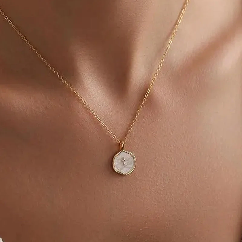 Arianna – Ketting met kruis hanger van roestvrij staal met parelmoer glans - Image 4