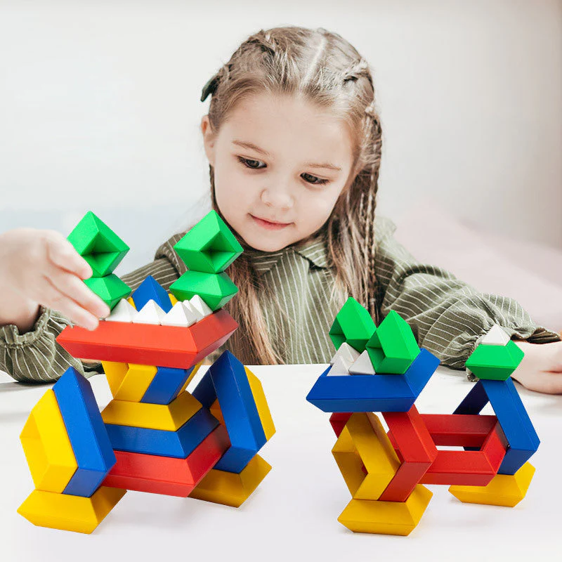 Creatieve bouwpiramides die blokken stapelen - Image 6