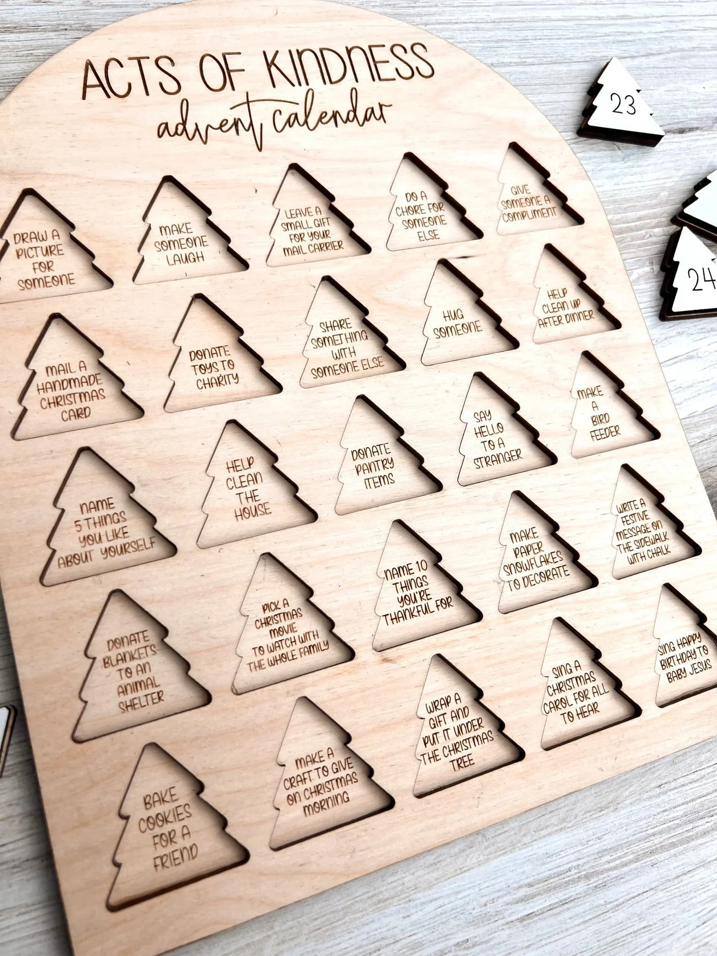 Houten Adventskalender - Maak herinneringen met een houten adventskalender vol vriendendaden | 50% KORTING - Image 5