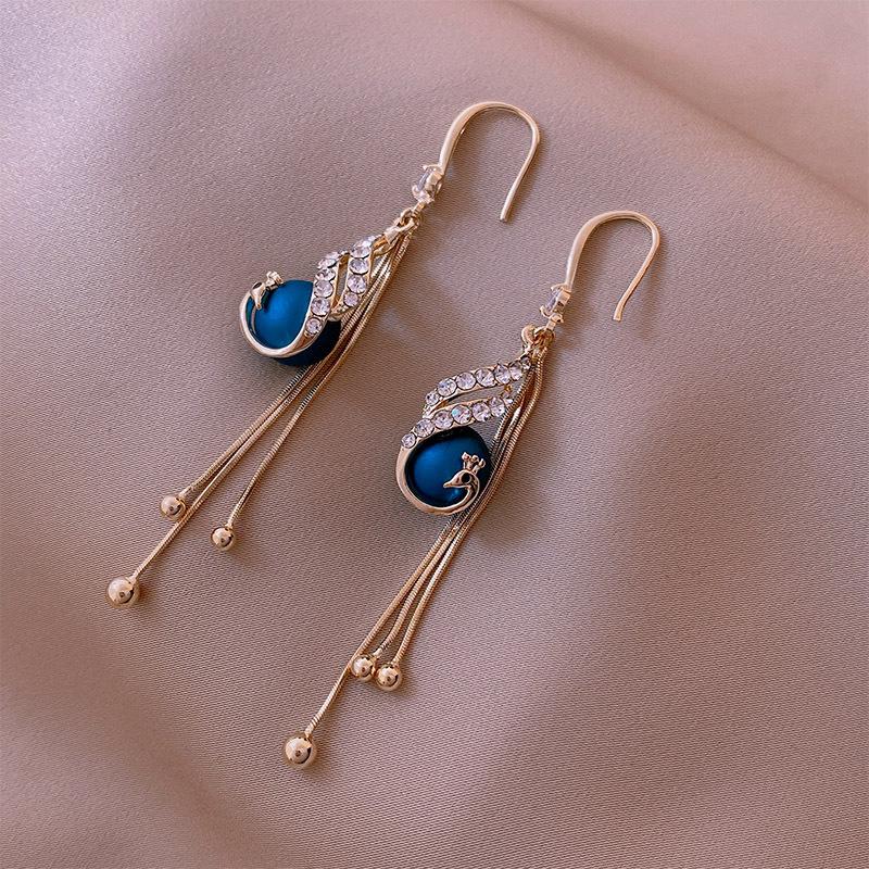 Elegante pauwenoorbellen (2 kleuren) - Image 3
