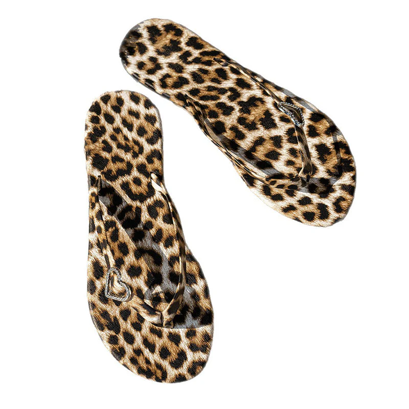 Lena – Slippers met luipaardprint en hartbedel - Image 11
