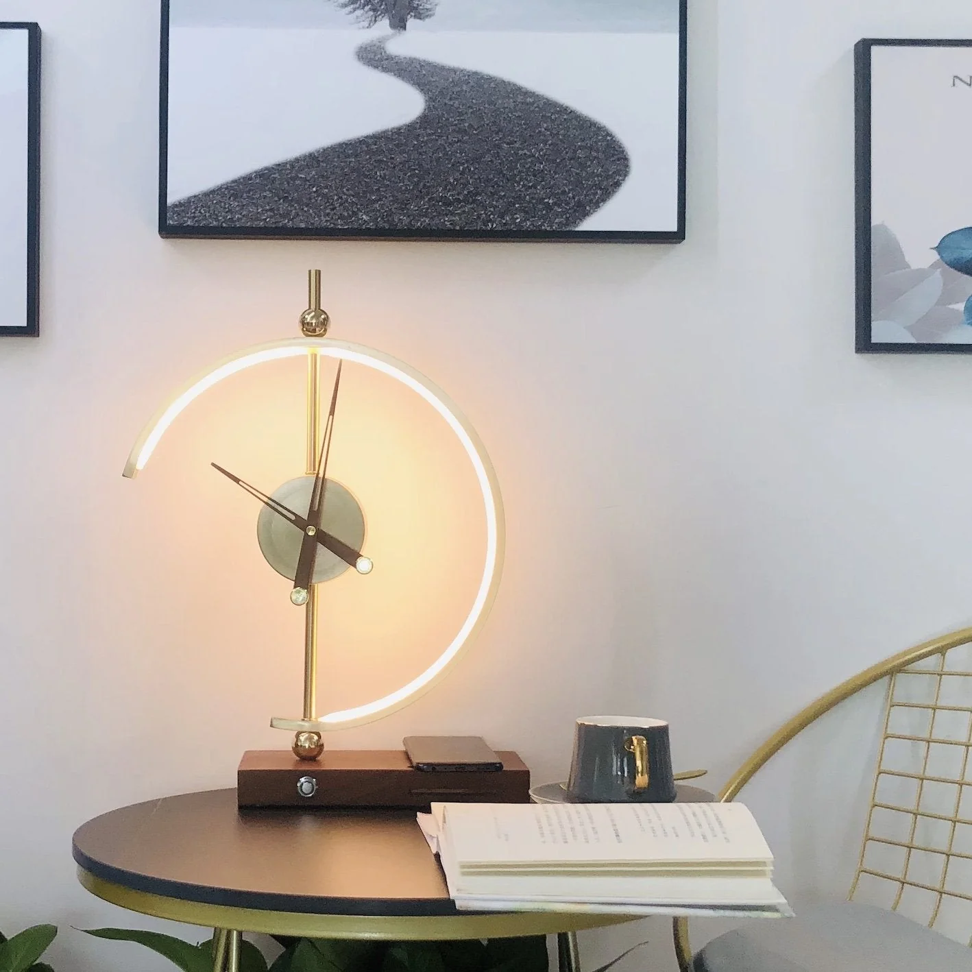 NagoyaLight™ | Luxe lampenklok met oplader | 70 EURO KORTING - Image 3